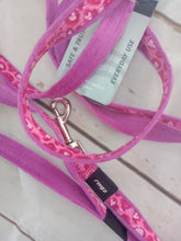 Load image into Gallery viewer, Rogz Fashion Classic Dog Lead Wild Heart 2 sizes available